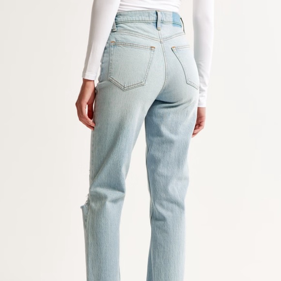 Abercrombie & Fitch Ultra High Rise 90’s Straight Jean - Picture 3 of 10